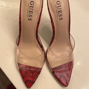 Bought this guess shoes.. Didn’t fit due to I have wide feet.. never used them